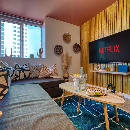 2-Bedroom Stunning, Stylish & Central City Apartment, Spacious, Sleeps 6, With On-Site Parking - Near Gunwharf Quays & Beach - By Blue Puffin Stays Portsmouth Exterior photo